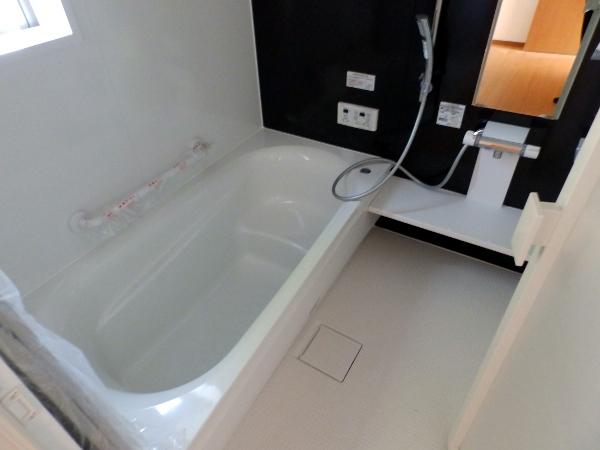 Bathroom. Indoor (10 May 2013) Shooting 1 Building bus