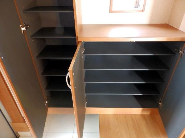 Receipt. Indoor (10 May 2013) Shooting 1 Building footwear purse