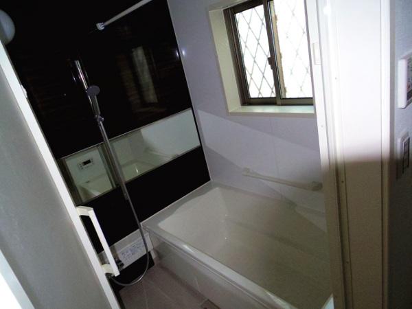 Bathroom. 1 Building Bus (November 2013) Shooting