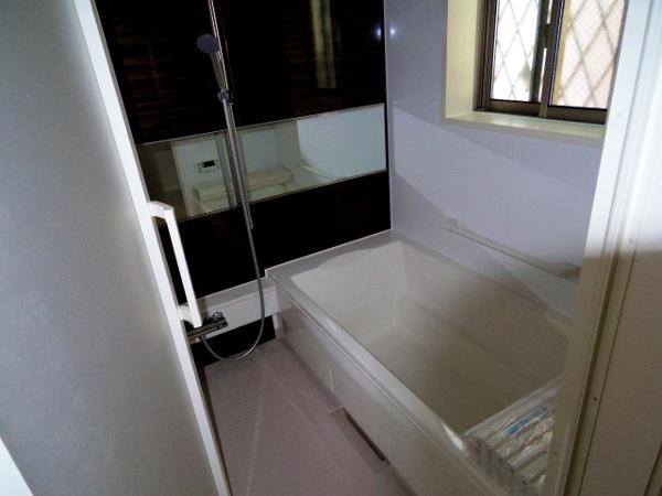 Bathroom. Building 2 Bus (November 2013) Shooting