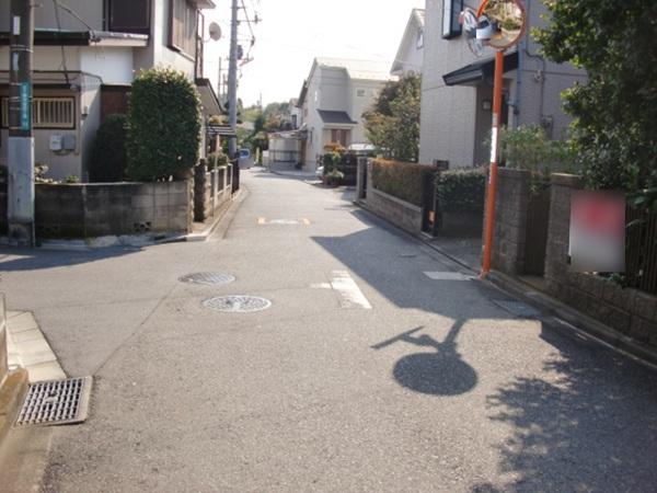 Local photos, including front road. Local (10 May 2013) Shooting