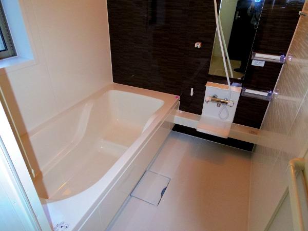 Bathroom. Indoor (10 May 2013) Shooting Building 2 bathroom