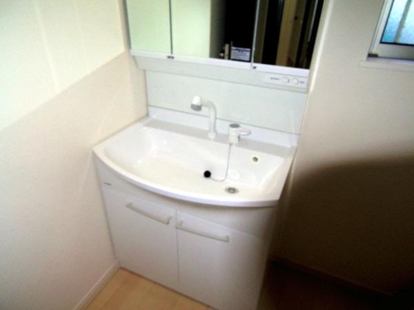 Wash basin, toilet. Indoor (10 May 2013) Shooting Building 2 washbasins