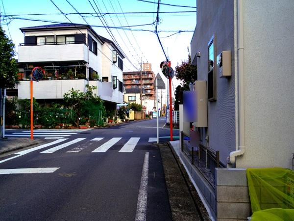 Local photos, including front road. Building 2 appearance (November 2013) Shooting