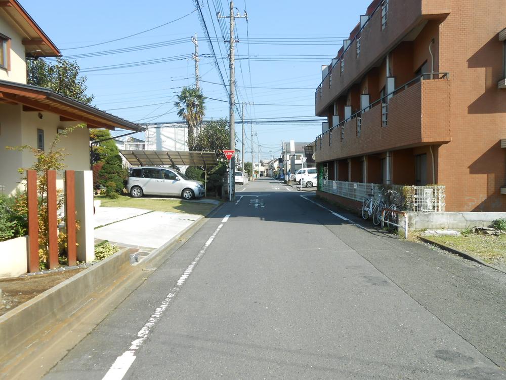 Local photos, including front road. Local (11 May 2013) Shooting