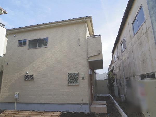 Local appearance photo. Local (12 May 2013) Shooting