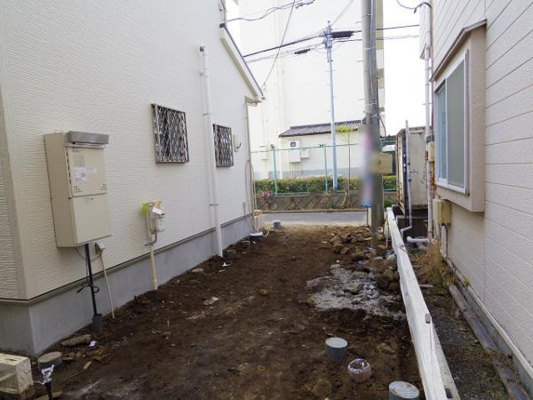 Local photos, including front road. Local (12 May 2013) Shooting