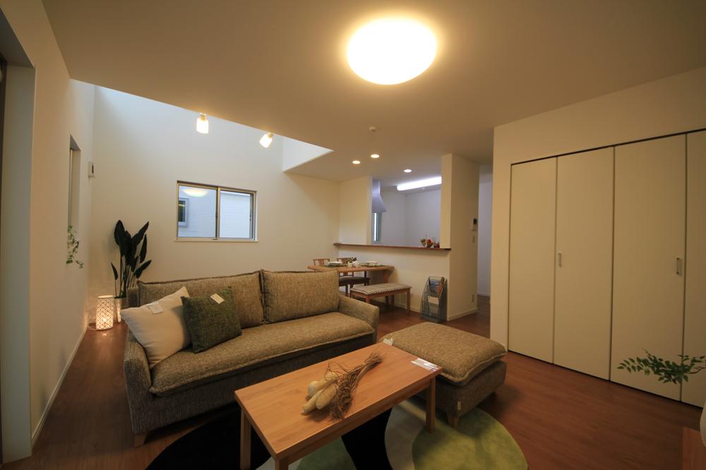 Living. ☆ No.B-8 Building model house ☆ Also it comes with a wide housed in 18 Pledge exceeded of living!