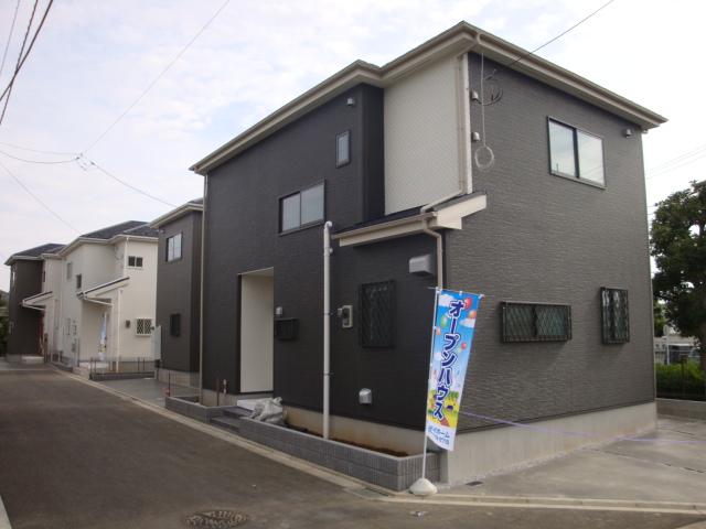 Local photos, including front road. Local (11 May 2013) Shooting