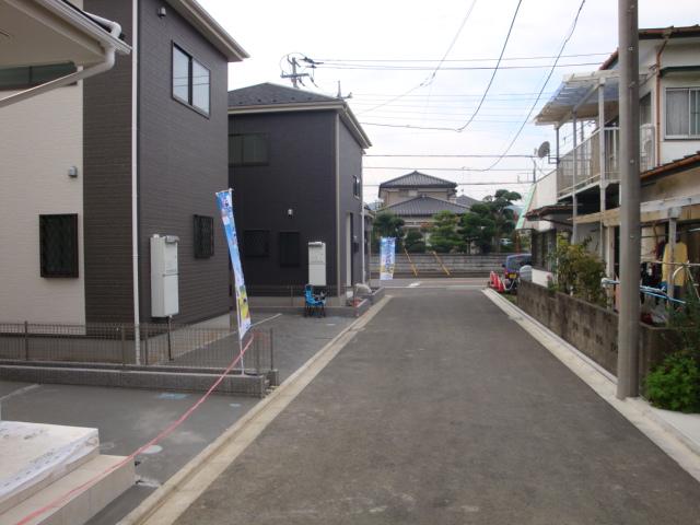 Local photos, including front road. Local (11 May 2013) Shooting