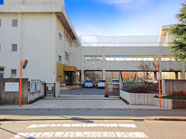 Junior high school. 1200m to the Republic of junior high school