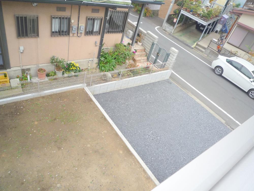 View photos from the dwelling unit. Spacious premises in which a room with adjacent