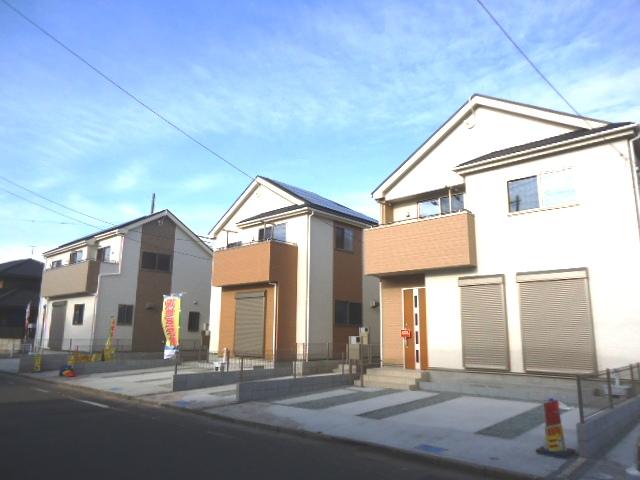 Local photos, including front road. Local (12 May 2013) Shooting