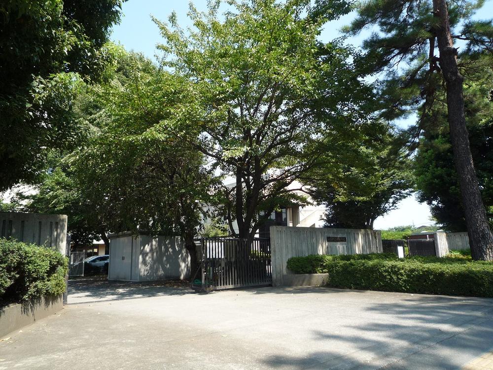 Junior high school. Yoshinodai until junior high school 500m