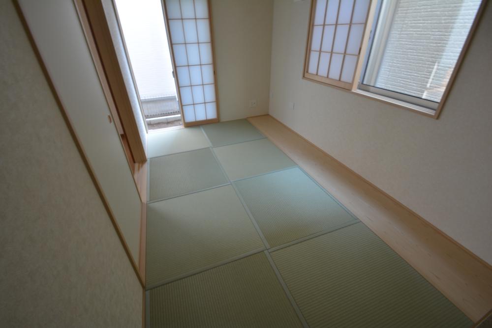 Non-living room. Is a Japanese-style room!