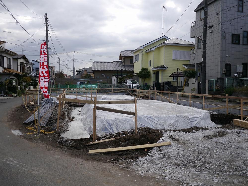 Local appearance photo. east ・ Ventilation per west both sides road ・ Sense of openness is good. Living environment is also good in a quiet residential area.