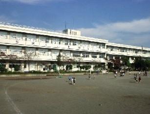 Primary school. 750m to Shinjuku Elementary School