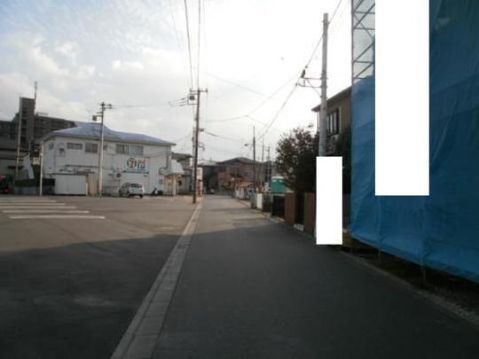 Local photos, including front road. Frontal road