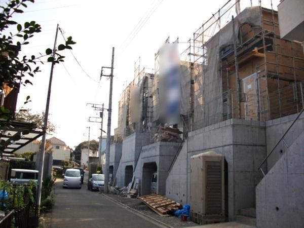 Local photos, including front road. Local (10 May 2013) Shooting