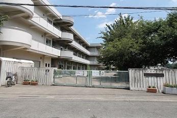 Primary school. Fuchinobe 900m to East Elementary School