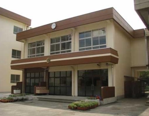 Primary school. Elementary school to 850m upper groove Minami Elementary School