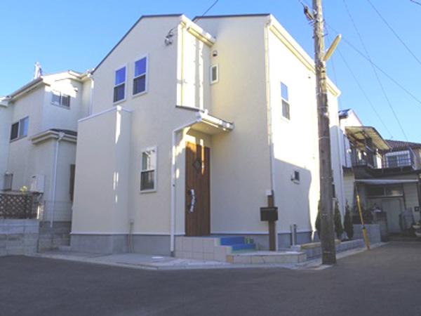 Local appearance photo. Local (12 May 2013) Shooting