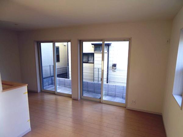 Living. Local (12 May 2013) Shooting