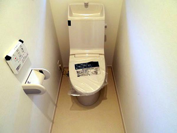 Toilet. Indoor (12 May 2013) Shooting