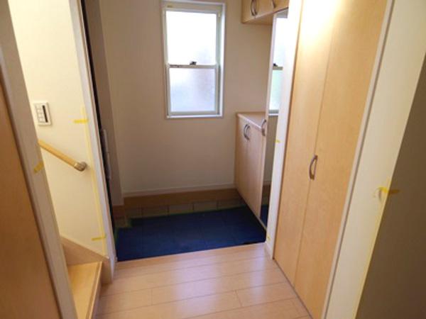 Entrance. Indoor (12 May 2013) Shooting