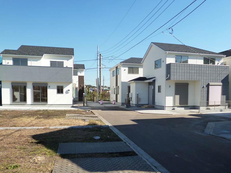 Local photos, including front road. Local (12 May 2013) Shooting