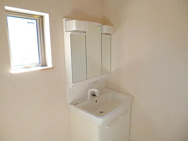 Wash basin, toilet. Indoor (12 May 2013) Shooting