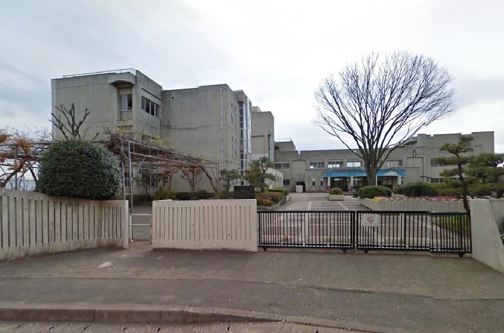 Junior high school. The upper groove to South Junior High School 520m