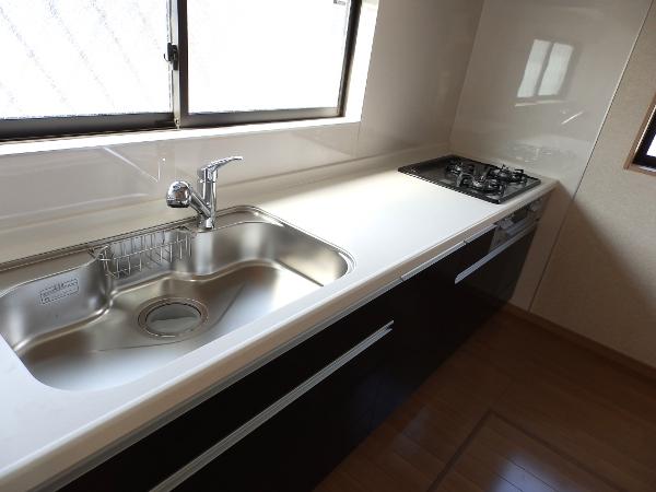 Kitchen. Indoor (11 May 2013) Shooting