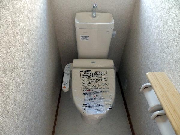 Toilet. Indoor (11 May 2013) Shooting