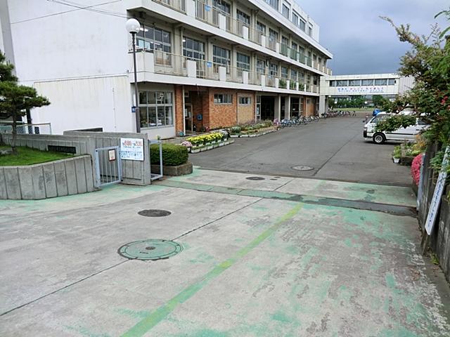 Primary school. 134m to Sagamihara Tatsuta name North Elementary School
