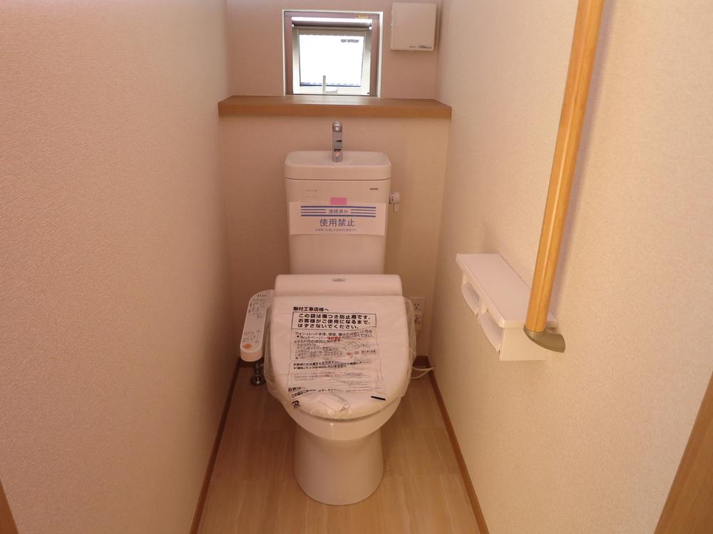 Toilet. Local (11 May 2013) Shooting