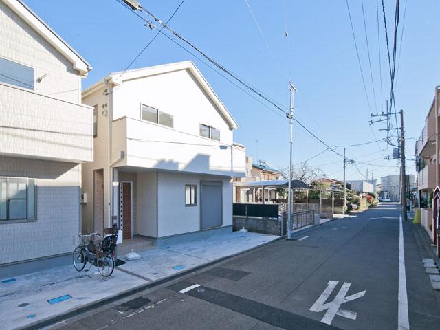 Local appearance photo. A quiet residential area in standing two buildings front road households where there are even fewer small children traffic is safe. Local (12 May 2013) Shooting