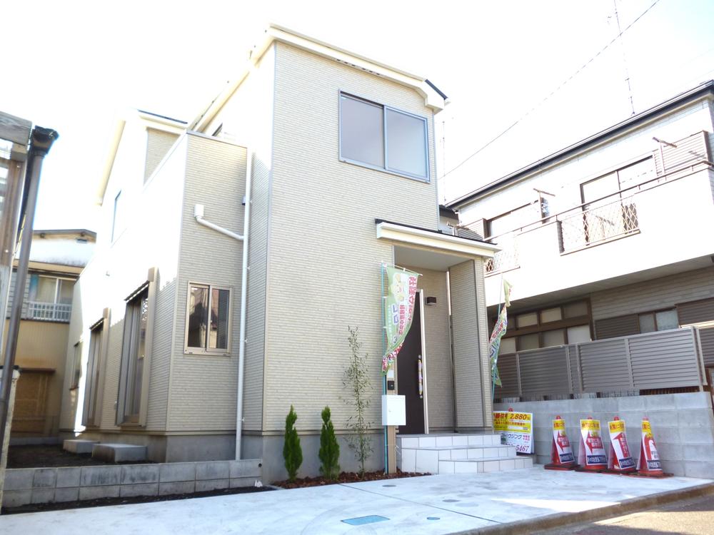 Local appearance photo. Local (11 May 2013) Shooting