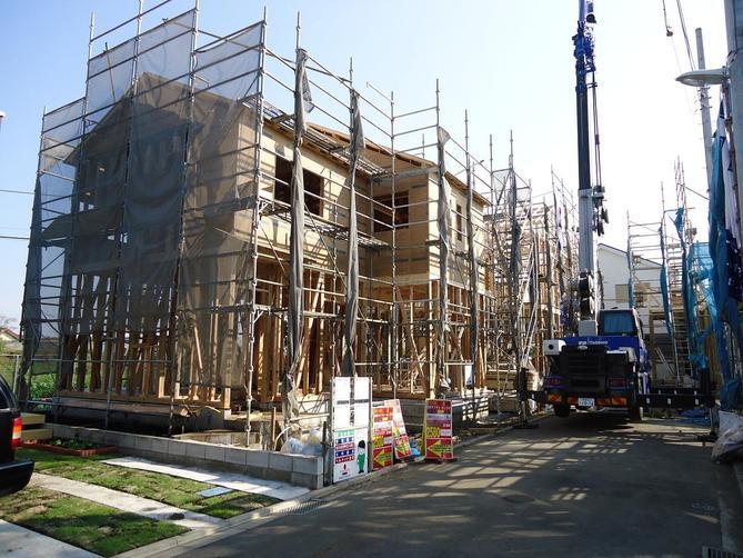 Local photos, including front road. Front road 4.5m development road