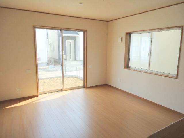 Same specifications photos (living). It is the example of construction.