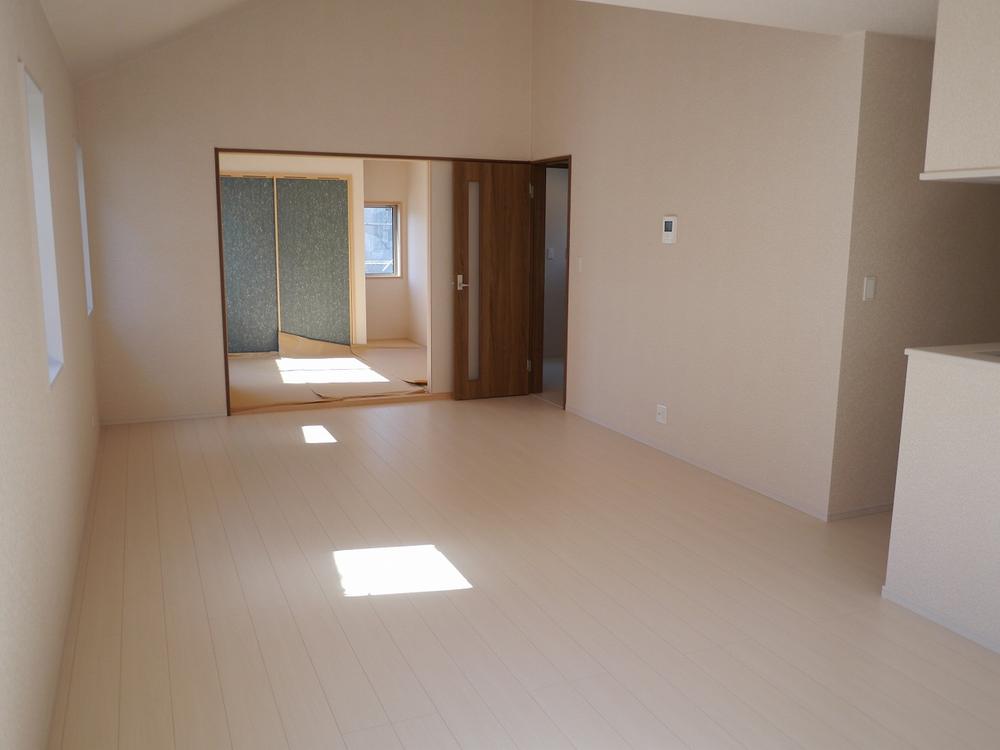 Same specifications photos (living). All room pair glass, Shutter shutters standard