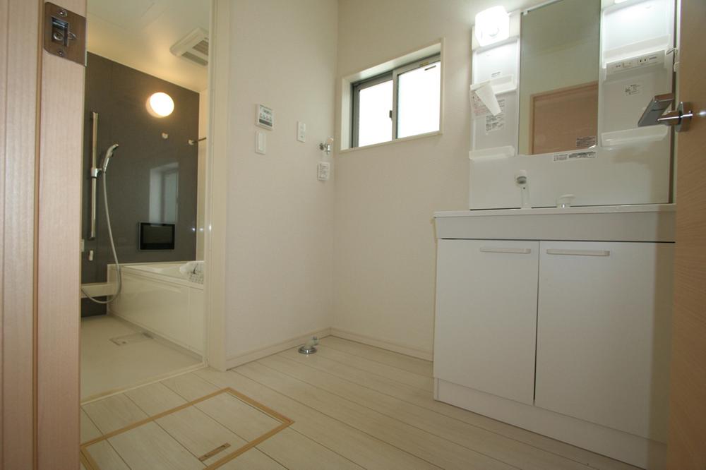 Wash basin, toilet. Indoor (September 2013) Shooting