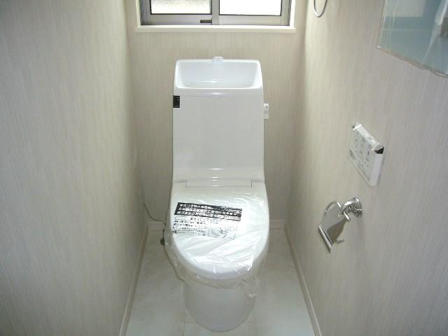 Toilet. 1 Building toilet