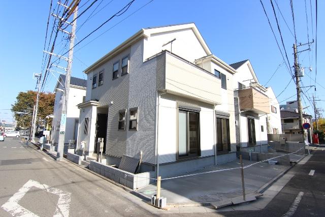 Local photos, including front road. Overall appearance (including sold dwelling unit)