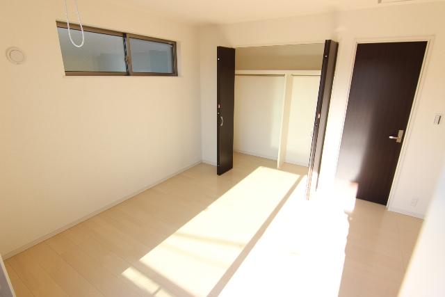 Non-living room. 4 Building Master Bedroom