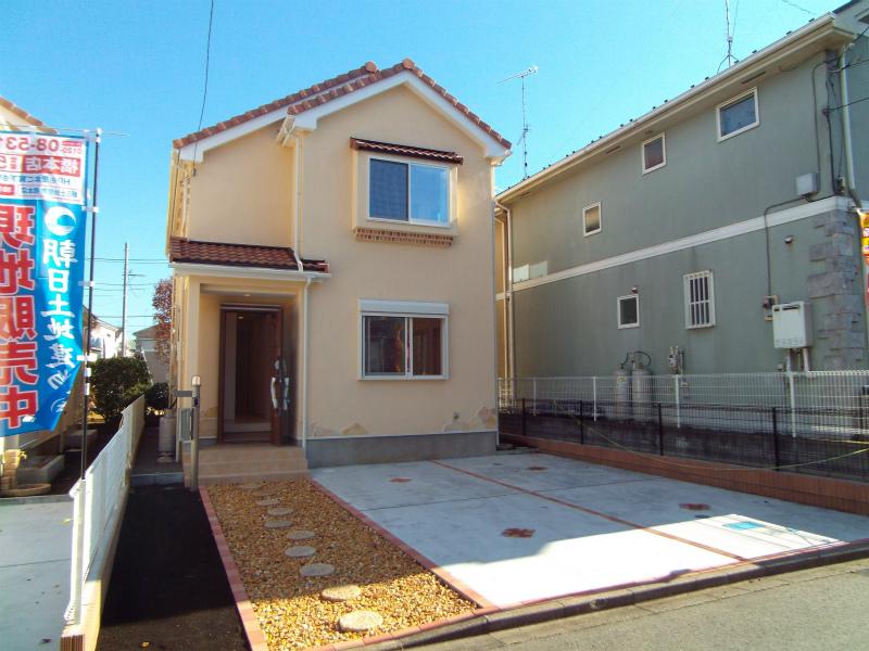 Local photos, including front road. Local (12 May 2013) Shooting