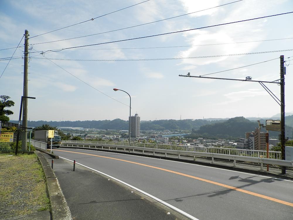 Local photos, including front road. It is the opposite side of the front road.