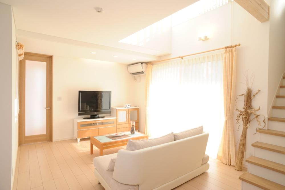 Same specifications photos (living). There will be a bright living room of with a blow!