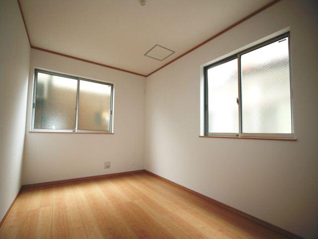 Same specifications photos (Other introspection). Same specifications