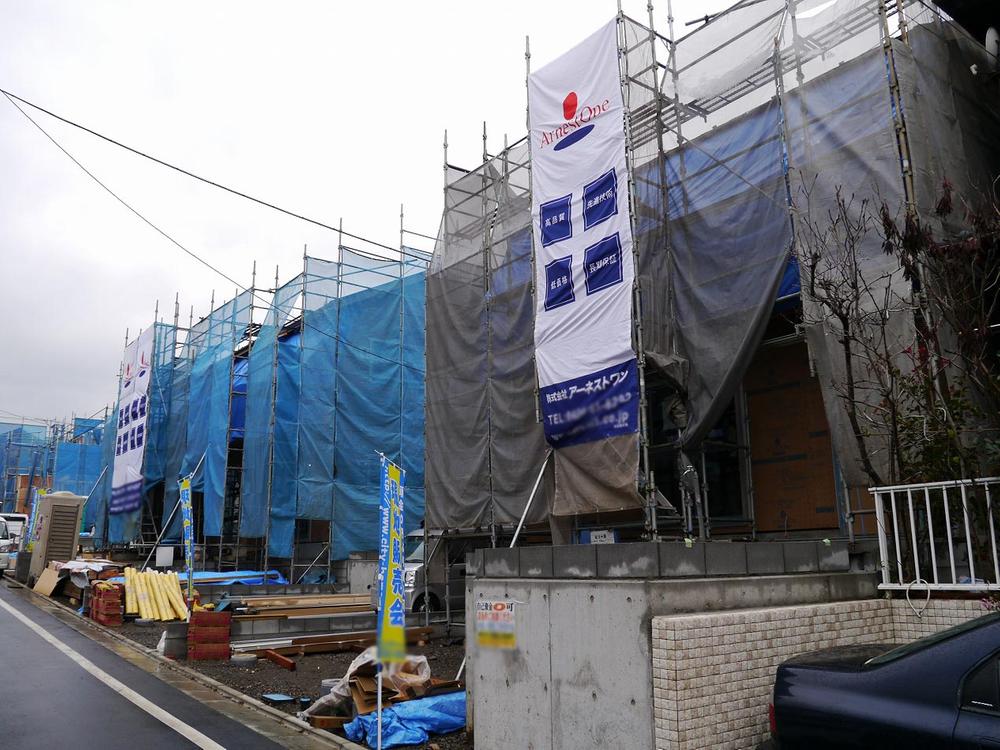 Local appearance photo. Vanden Station 3-minute walk of a good location in the supermarket Sanwa ・ Create SDS is also 5 minutes and convenient environment walk. It is a popular development subdivision.